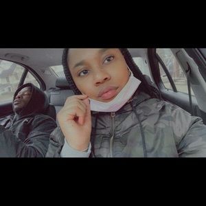 Meet your Posher, Khaia